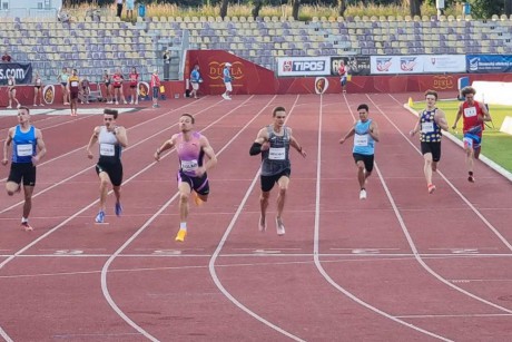 ARAK-os sikerek - Mészáros Balázs 200 méteren a Csapat EB-n!