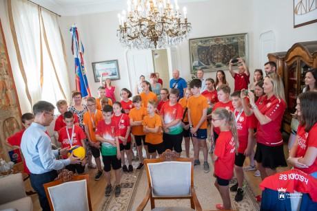 Rangos petanque versenyeken sikerrel szerepelt diákokat köszöntött Székesfehérvár polgármestere