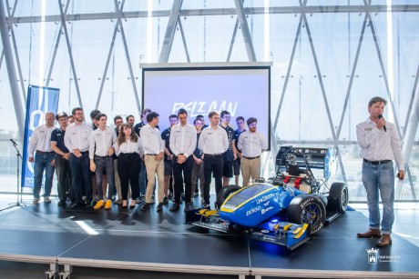 Leleplezték Pelikánt - bemutatkozott az Óbudai Egyetem csapatának versenyautója