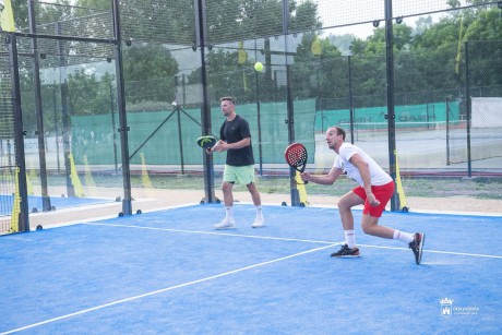 Félig tenisz, félig fallabda - megnyílt Székesfehérvár első padelpályája