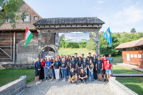 Fehérvár polgármestere is meglátogatta a Székelyföldi Varga Sándor Verstábort