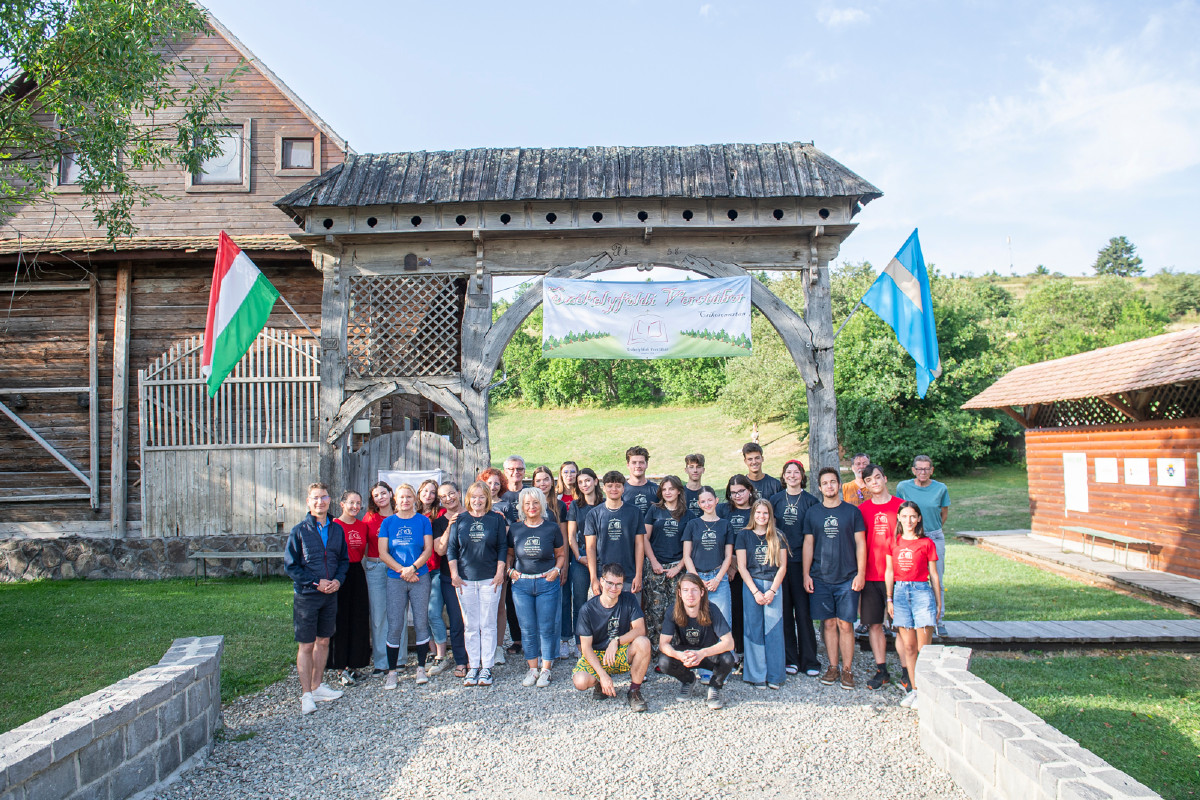 Fehérvár polgármestere is meglátogatta a Székelyföldi Varga Sándor Verstábort