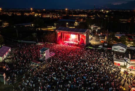 Teltházas volt az idei FEZEN szombati napja - esőtánc is volt éjszaka