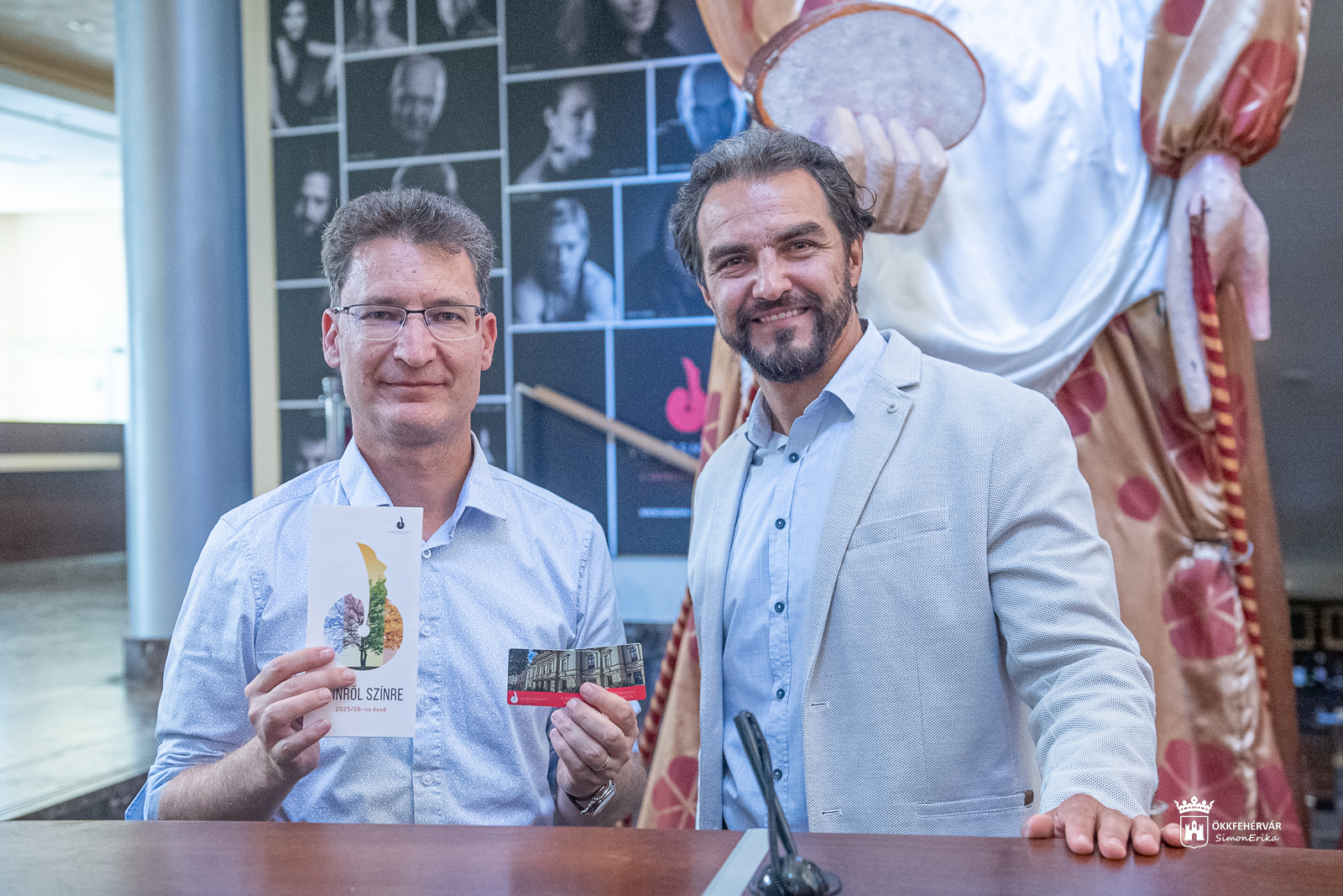 Székesfehérvár polgármestere is megváltotta színházbérletét a 2025/26-os évadra