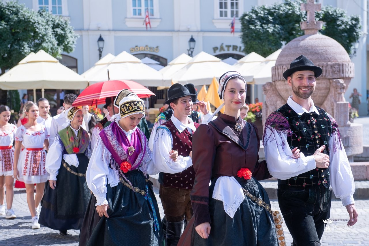 Utazás kultúráról kultúrára – nemzetközi utcafesztivállal zárult a Forever Young projekt