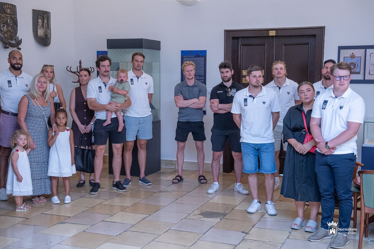 Székesfehérvár történelmével ismerkedtek a Volán idegenlégiósai a Városházán
