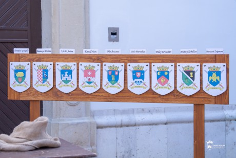 Előadás Székesfehérvár városrészeinek címereiről a Lovagok Napján