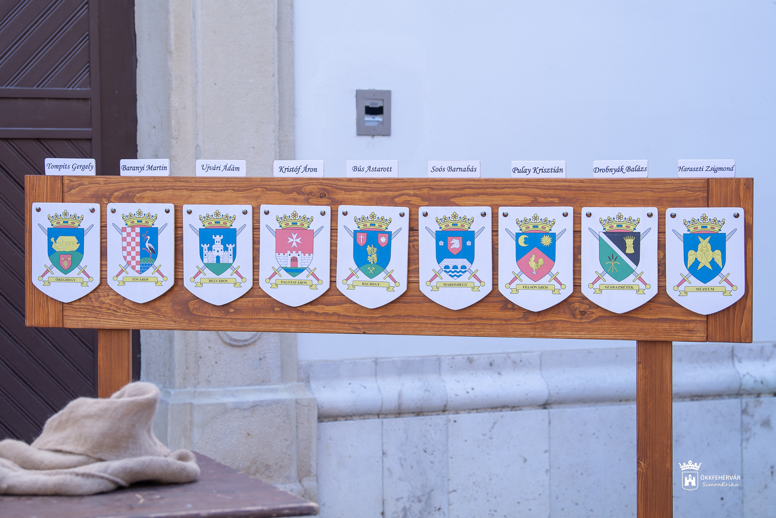 Előadás Székesfehérvár városrészeinek címereiről a Lovagok Napján