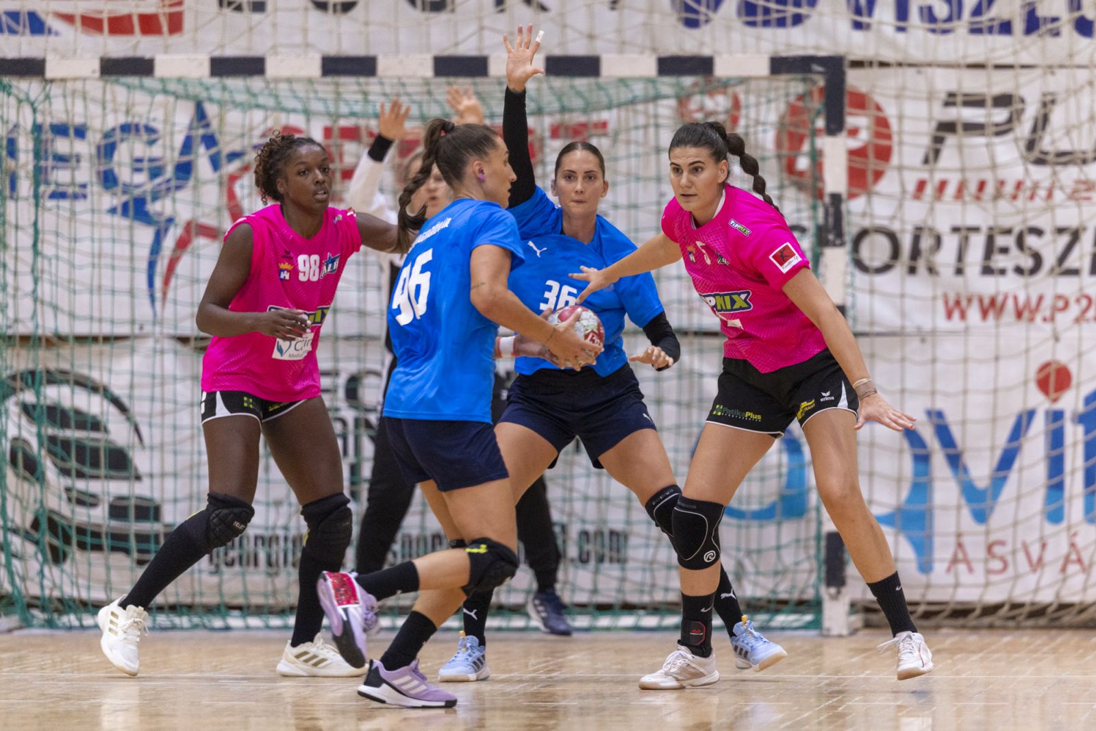 A Mosonmagyaróvári KC győzelmével indult a Caring Kupa női kézilabdatorna a Köfém Sportcsarnokban