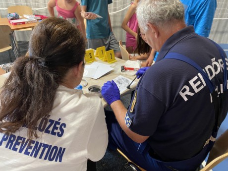 A rendőrség nyomában – sikerrel zárult a Csőrmester gyermektábor Székesfehérváron