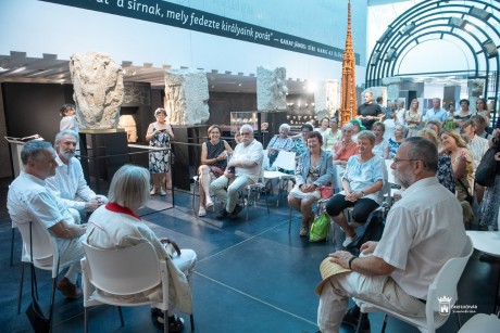 Via Lucis – rendhagyó tárlatvezetés Hager Rittával