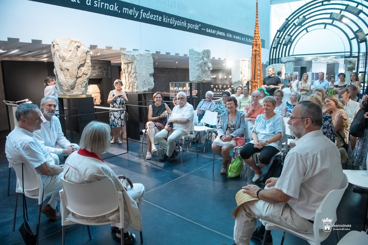 Via Lucis – rendhagyó tárlatvezetés Hager Rittával