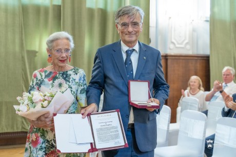 Károlyi György és Angelica vehette át a 2025-ös Szent István Emlékérmet és Díjat