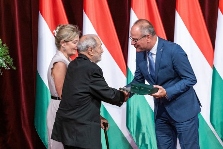 Szent István városában adta át az állami kitüntetéseket a Közigazgatási és Területfejlesztési Minisztérium