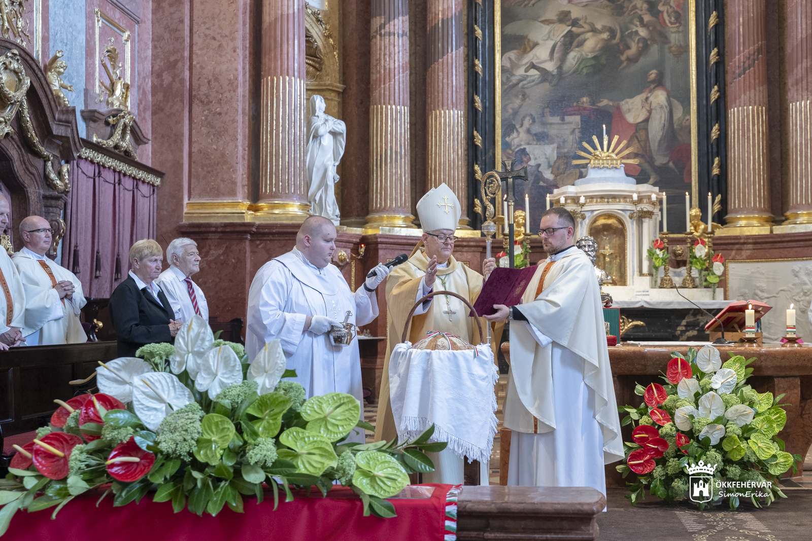 Ünnepi szentmise és kenyéráldás államalapító Szent István napján