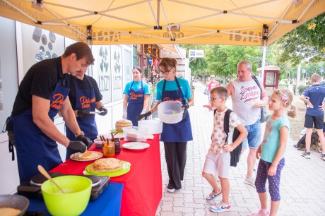 Ha augusztus utolsó péntekje, akkor Palacsinta Péntek a Vízivárosban!