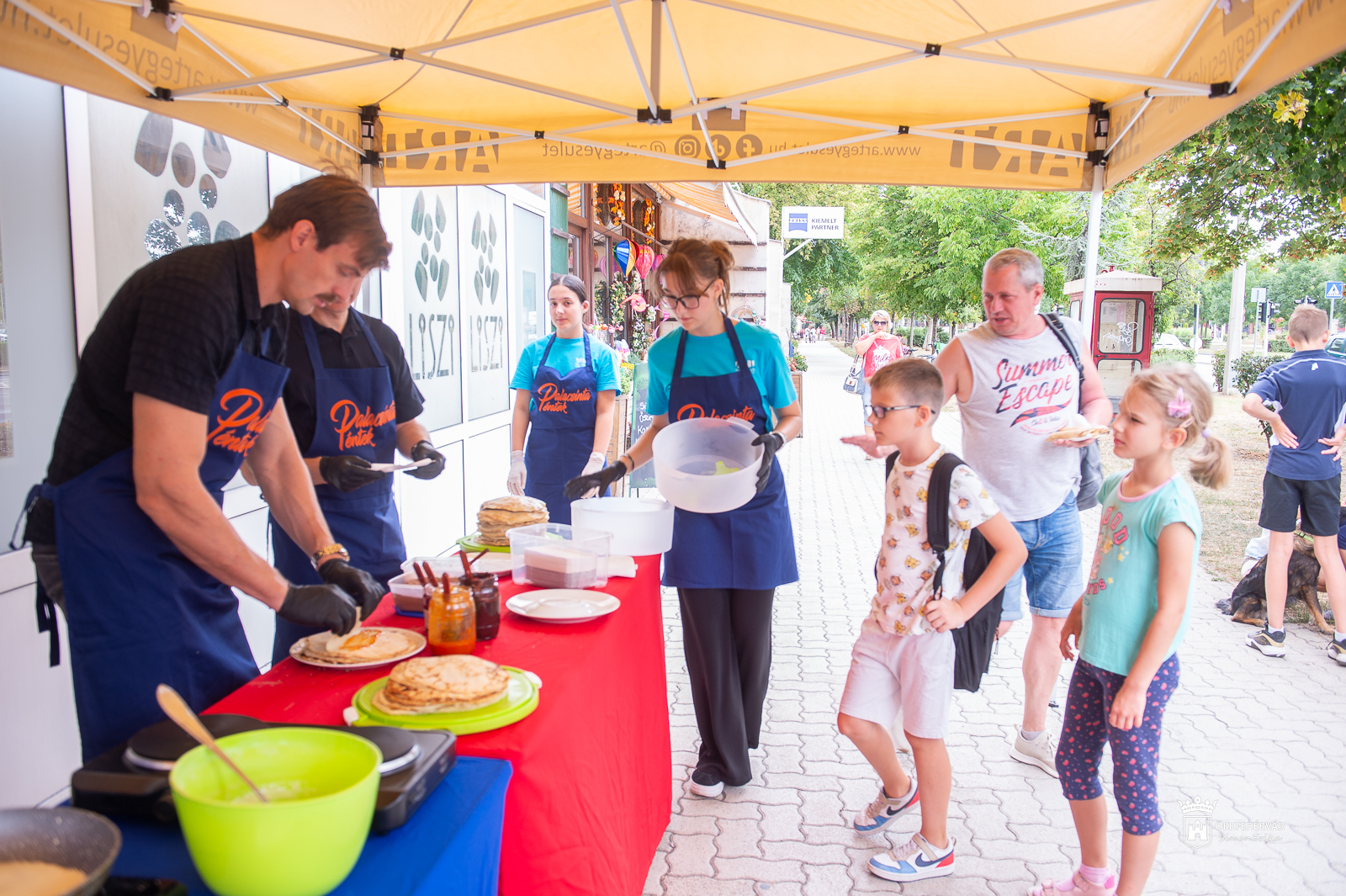 Ha augusztus utolsó péntekje, akkor Palacsinta Péntek a Vízivárosban!
