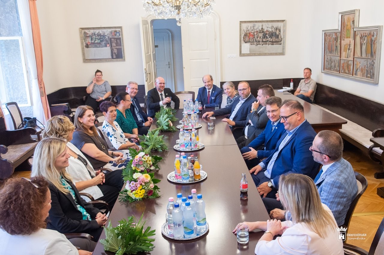 A frissen kinevezett iskolaigazgatókat köszöntötték a Városházán