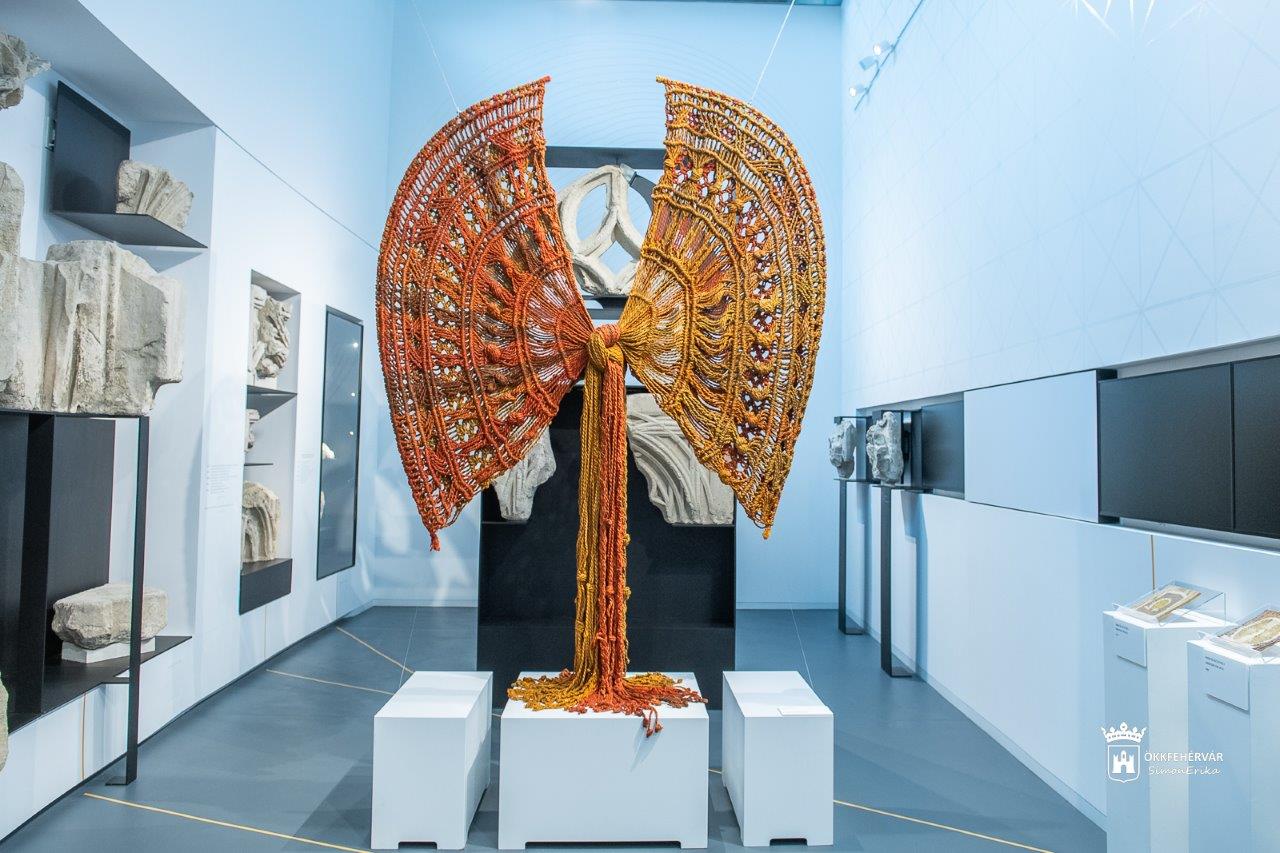 Két hónappal tovább marad Székesfehérváron Hager Ritta kiállítása