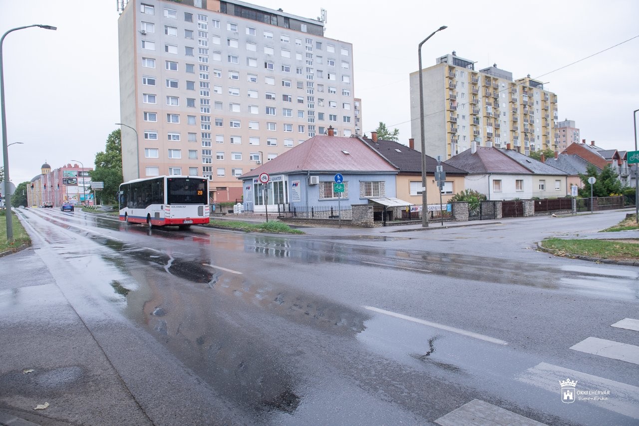 Sávbővítés miatt torlódások várhatóak a Széchenyi-Horvát István utcai csomópontban