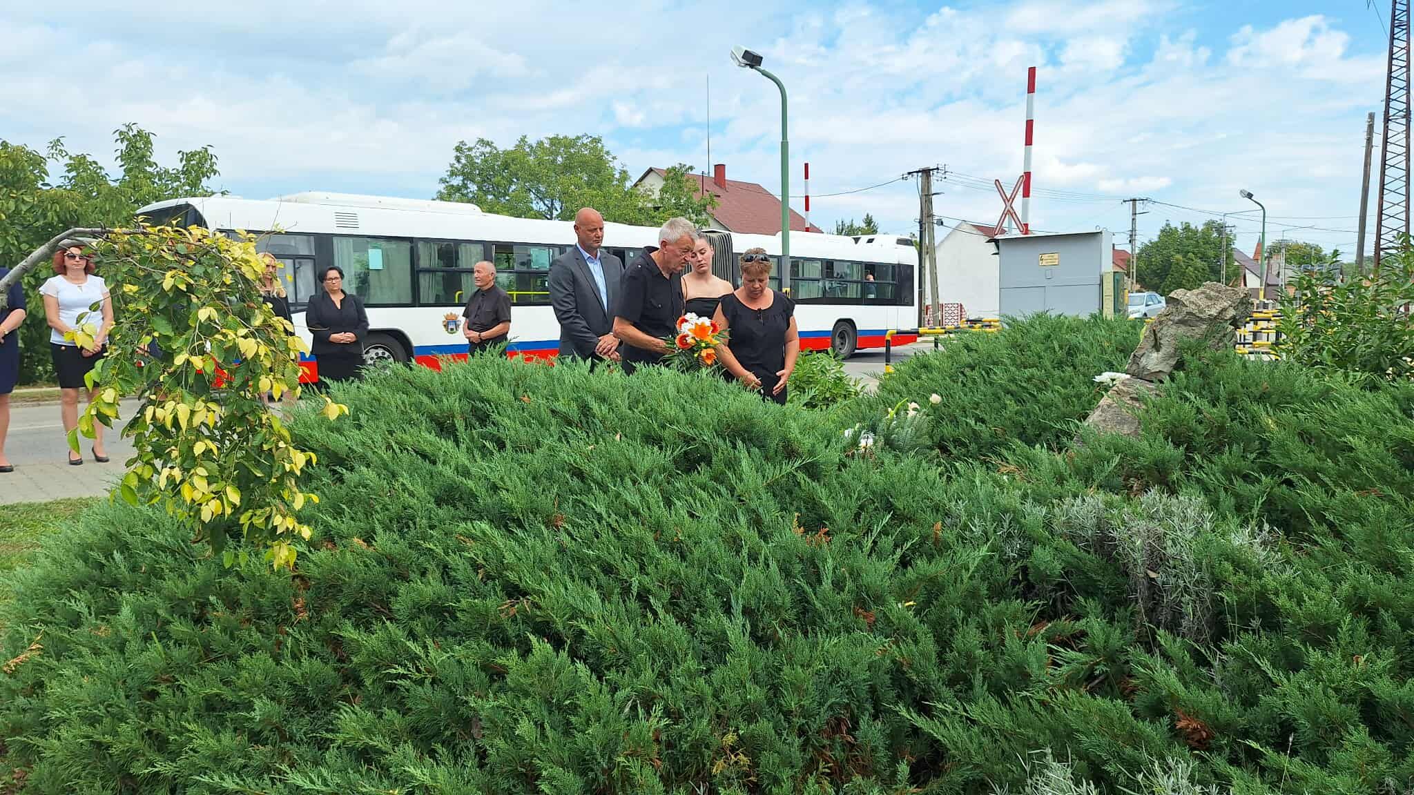 Negyvenhárom éve történt a szárazréti vonatbaleset - az áldozatokra emlékeztek