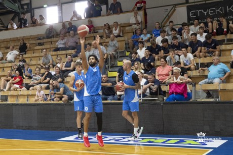 Sok szurkolót vonzott a nyílt edzés - megkezdte a szezont az Alba Fehérvár