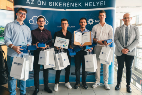 Hatalmas siker: az Óbudai Egyetem fehérvári karának hallgatóira épülő csapat nyerte meg az Aruba Cloud Hackathont
