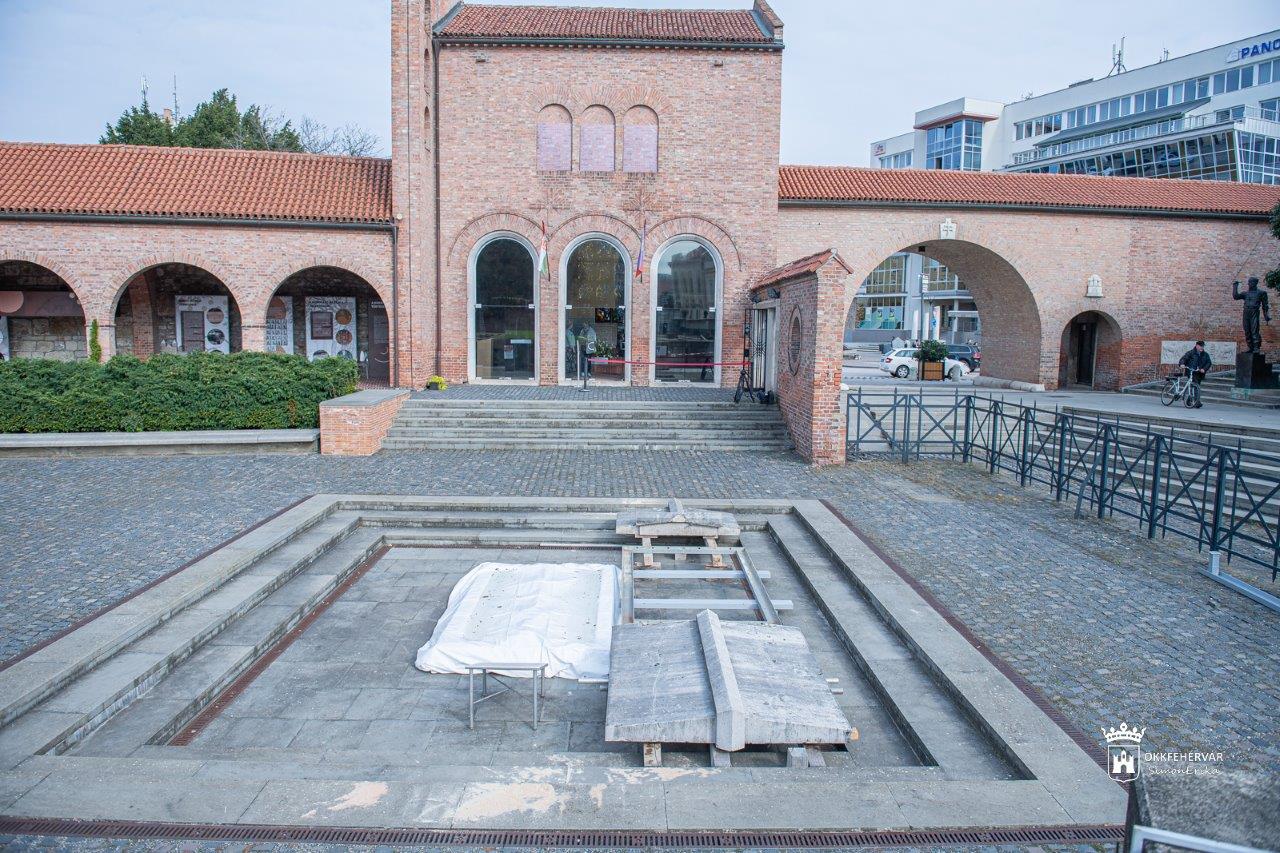 Egy temetkezés nyomaira bukkantak a Nemzeti Emlékhely – Középkori Romkert területén