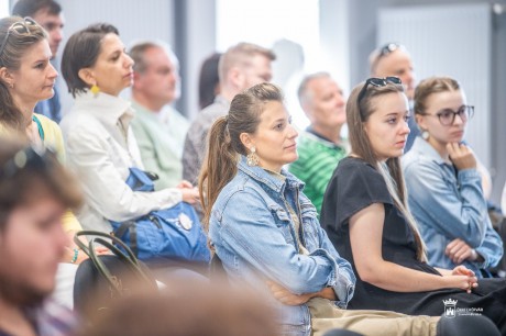 Évadnyitó társulati ülés a szimfonikus zenekar megújult próbatermében