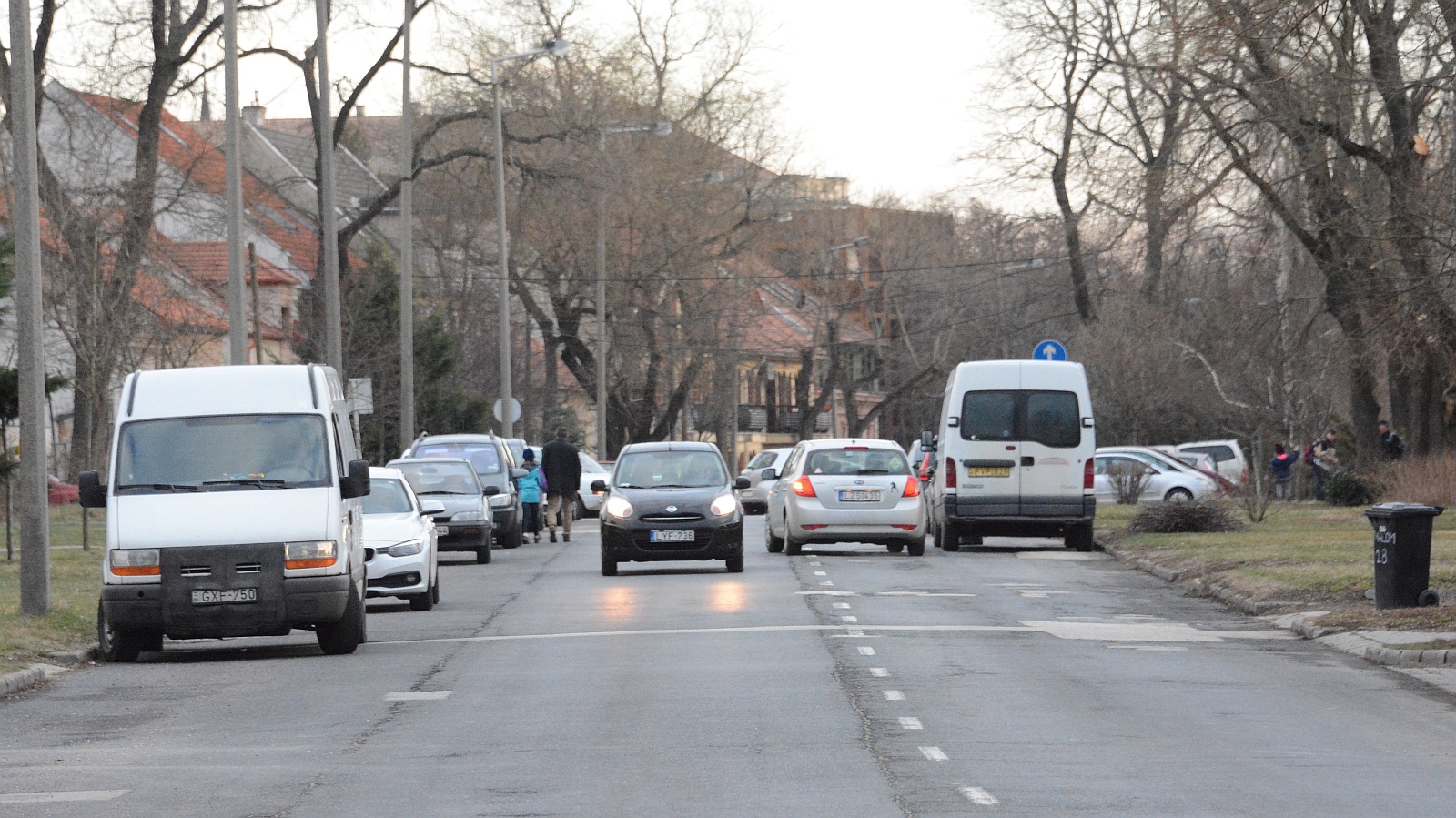 Parkolófejlesztési terveket ismertettek a Malom utcában