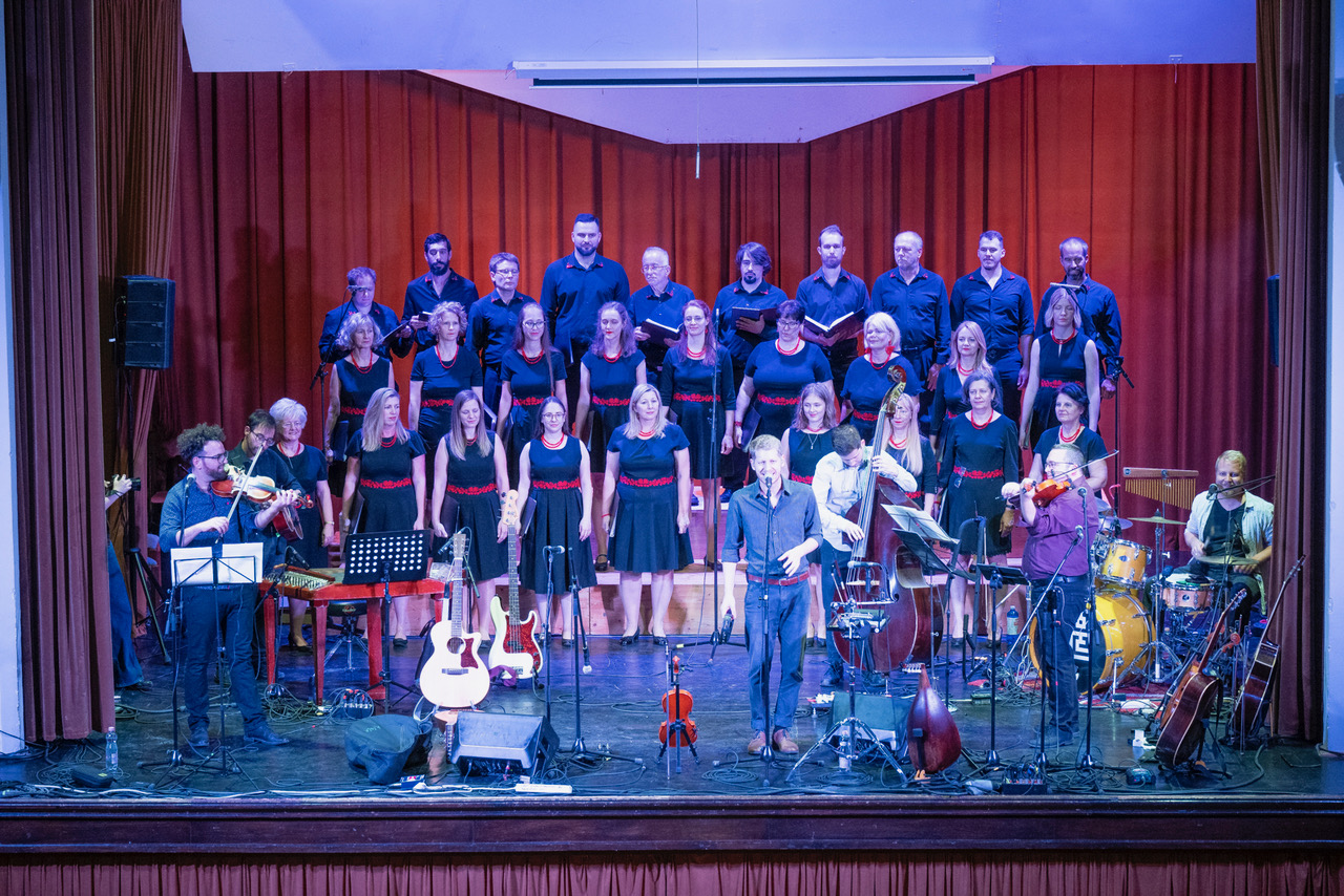 A Góbé zenekar volt a Vox Mirabilis vendége az évadnyitó koncerten