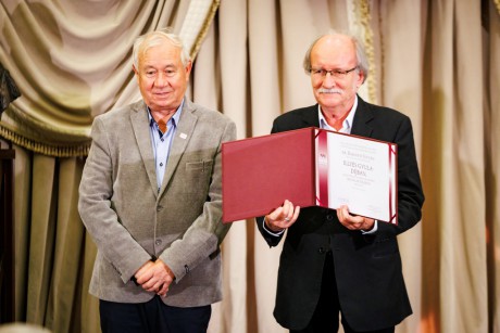 Bakonyi István vehette át a Magyar Művészeti Akadémia idei irodalmi díját