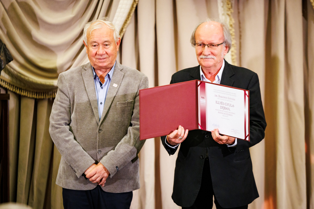 Bakonyi István vehette át a Magyar Művészeti Akadémia idei irodalmi díját