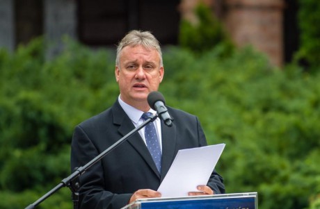 Dr. Simon László korábbi megyei rendőrfőkapitány lesz a vendég az évadnyitó Fecsegőben