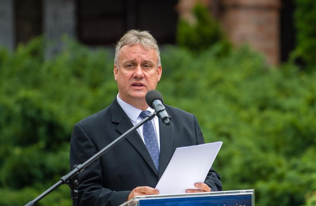 Dr. Simon László korábbi megyei rendőrfőkapitány lesz a vendég az évadnyitó Fecsegőben