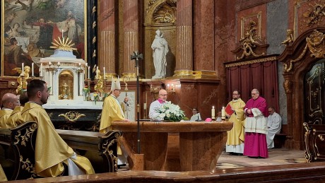 Ősi hagyományokkal rendelkező testület tagja lett - beiktatták Ugrits Tamást kanonoknak