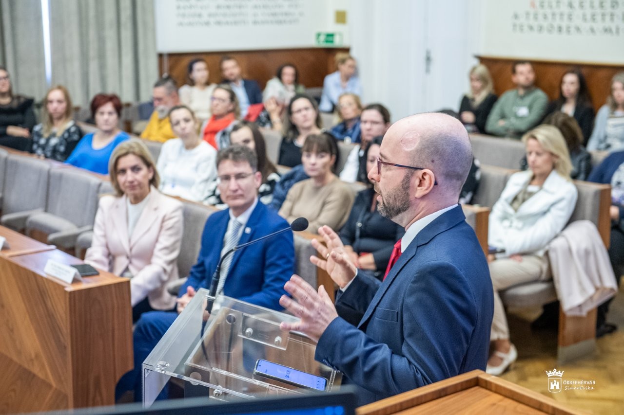 Az erőszakról és az áldozatok védelméről szerveztek jogászegyleti konferenciát a Városházán