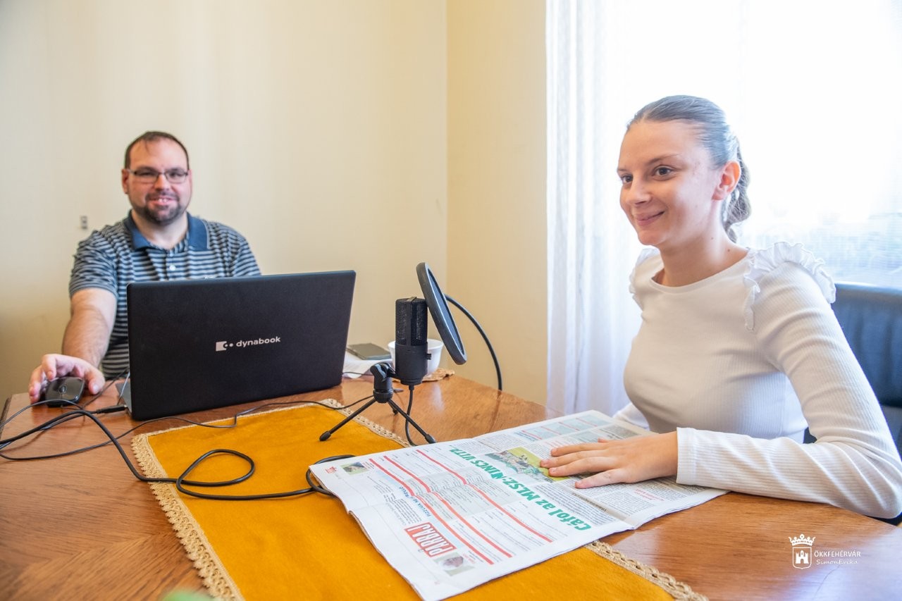 Lapról hangra – látássérülteket segítő összefogás fehérvári önkéntesekkel