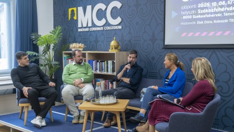 Rávilágítani a tehetségre, az alkotásra, a küldetésre és a jótékonyságra