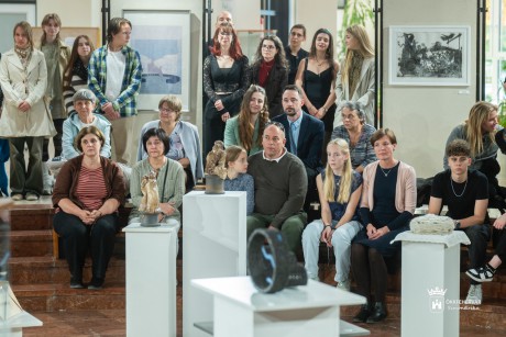 Meglepetés! – 15. alkalommal nyílt meg az Őszi tárlat a Tóparti Gimnáziumban