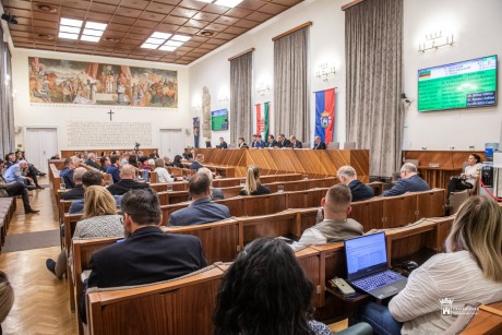 Közgyűlés - milliárdos épületfelújításokról is döntöttek