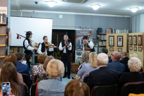 Jubileumi esttel ünnepelték az Aranybulla Könyvtár Alapítvány negyedszázados fennállását