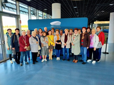 A MET Arénában és a múzeum 150 évét bemutató kiállításon is jártak a NAV nyugdíjasai