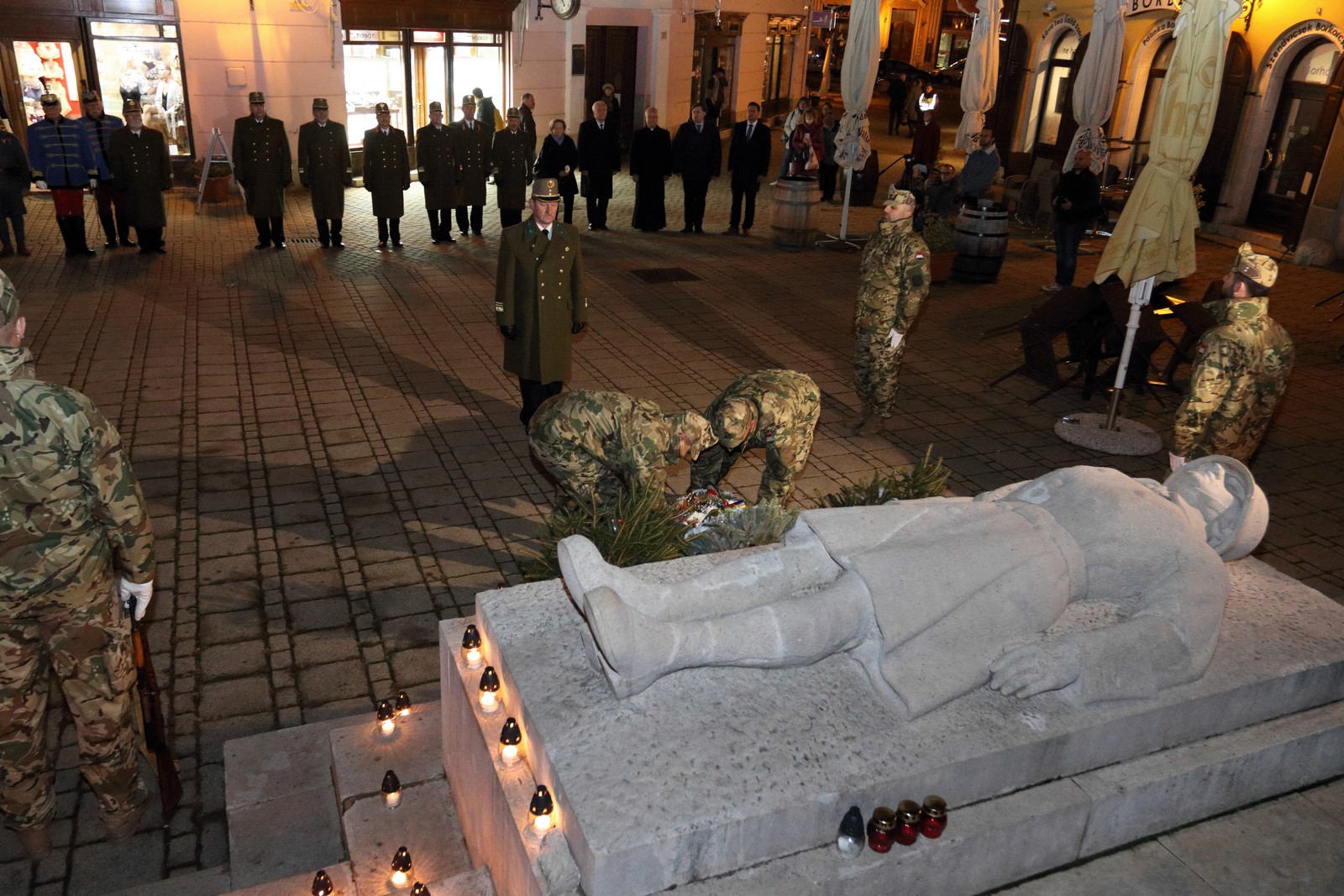 Hétfőn az I. világháború magyar katonáira, kedden pedig az ’56-os hősökre emlékezünk