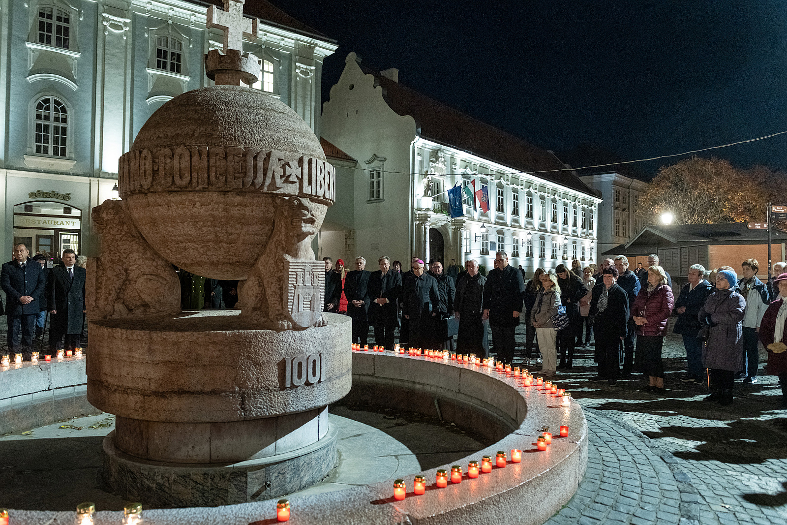 Ökumenikus imával és közös mécsesgyújtással emlékeztek ’56 mártírjaira a nemzeti gyásznapon