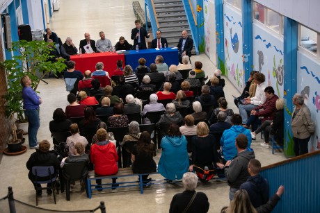 Parkolás, kukák, kutyák, közlekedés - lakossági fórum volt a Vízivárosban