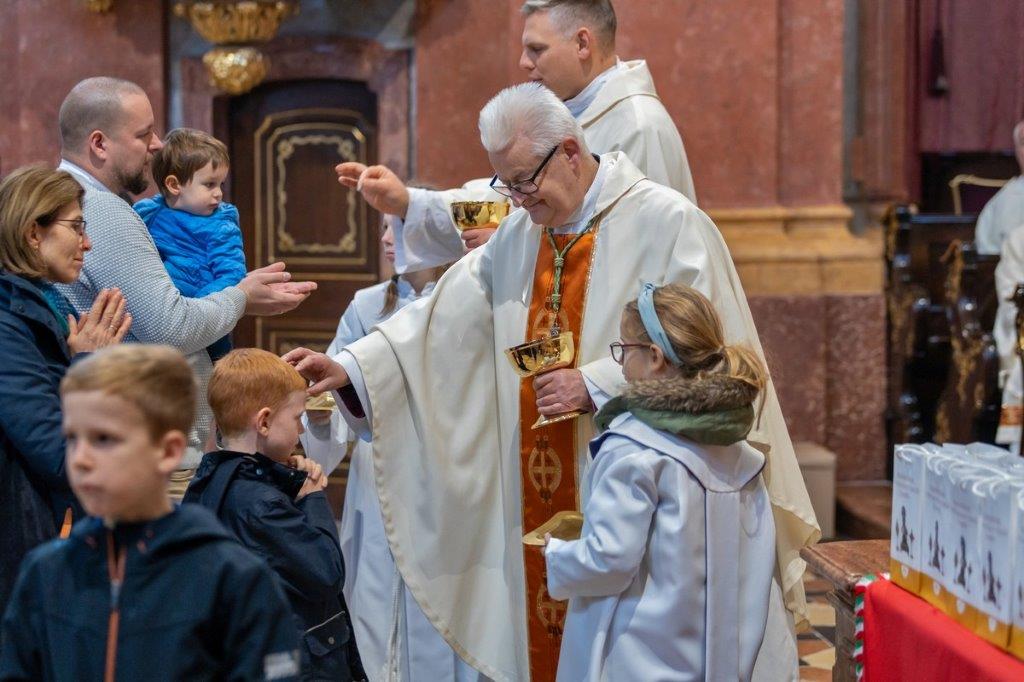 Hálaadás az első Magyar Szent Család közbenjárását kérve november 15-én