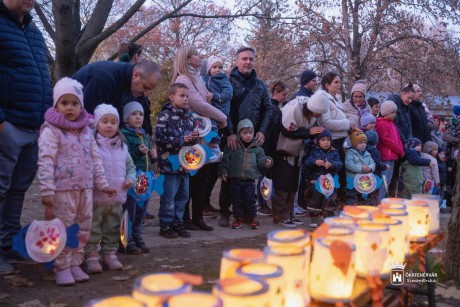 Lampionok fényében fürdött a Gyöngyvirág Óvoda megújult udvara