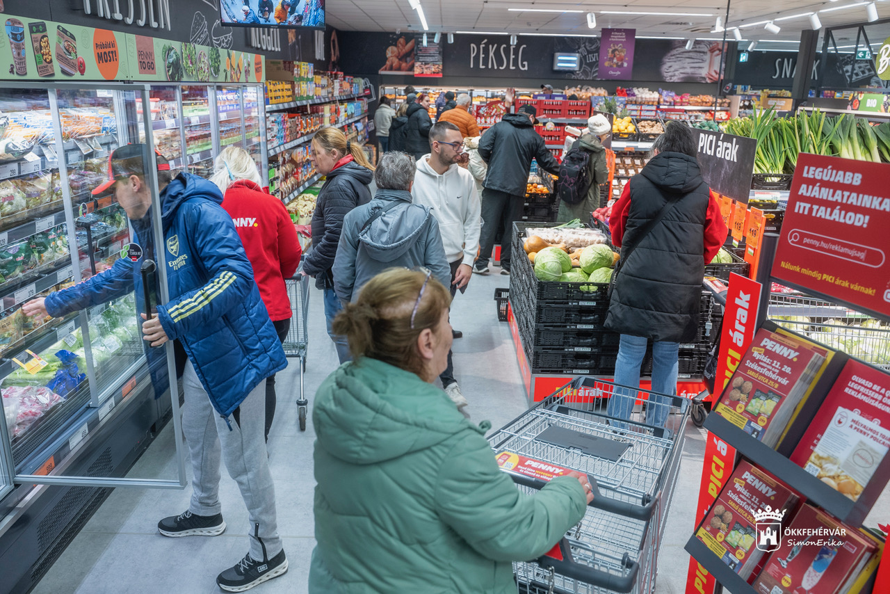 Tizennyolc új munkahely, korszerű üzlettér a Vízivárosban