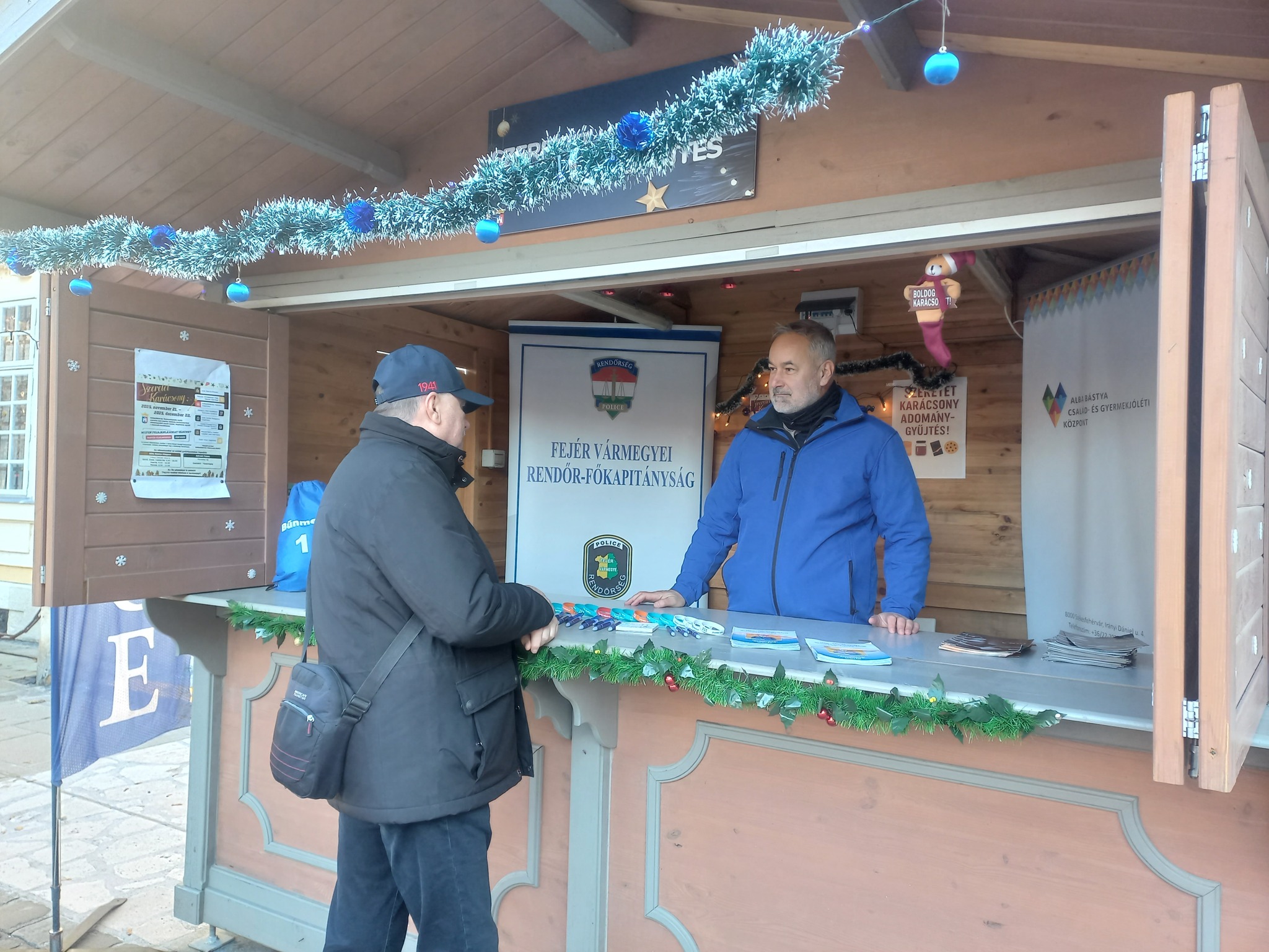 Adventi Bűnmegelőzési Pont Székesfehérváron az Adventi Vásárban